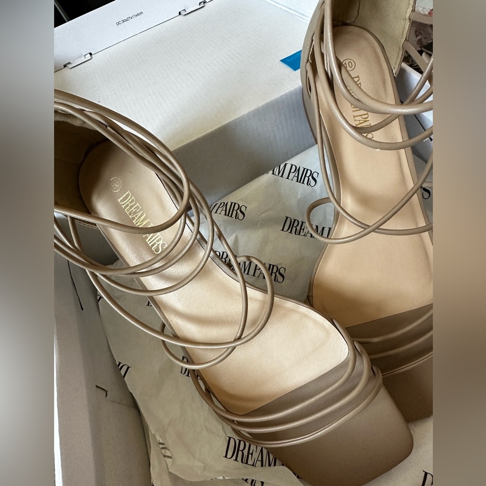 Dream Pairs Women's Beige Strappy Sandals - Brand New